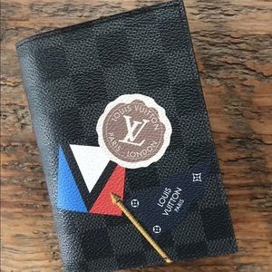 LV 😍Damier Graphite Voyage Passport holder